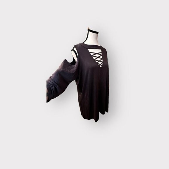 NWT Women’s Torrid Gray Super Soft V-Neck Lace-Up Cold Shoulder Long Sleeve 2 - Picture 10 of 14